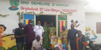 Œuvres sociales : Les orphelins de l’ONG Demeure d’amour reçoivent de nombreux cadeaux des » Amis de la Lumière »