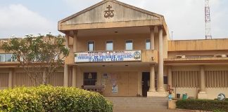 Tribunal d’Abomey-Calavi : 02 personnes placées sur le box des accusés pour bavardage Le tribunal d'Abomey-Calavi